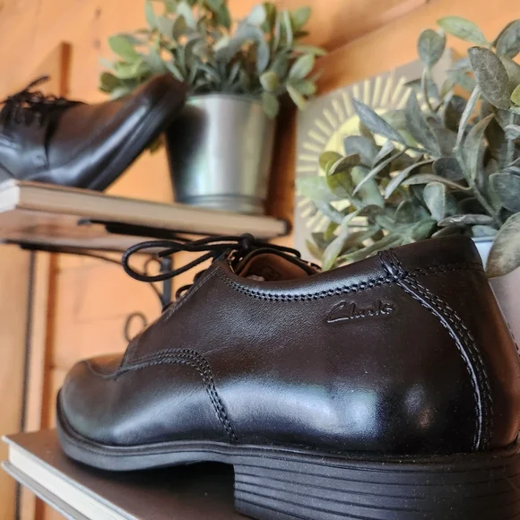 Clarks 💙 NWOB Tilden Walk Oxford  Dress Shoe Black Leather Square Runoff Toe 8W - Picture 2 of 11